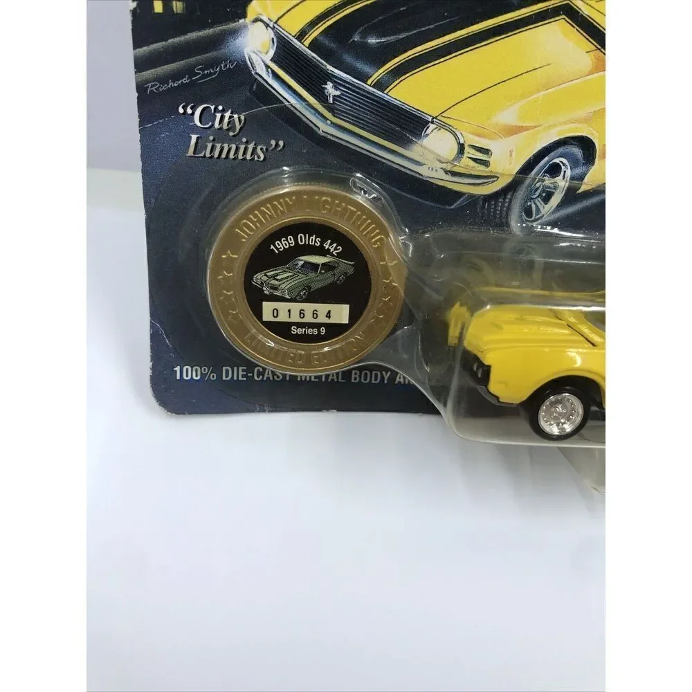 Johnny Lightning Muscle Cars USA 1969 Olds 442 Yellow Diecast 1/64 Series 9
